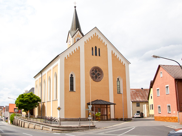 Katholische Pfarrkirche St. Peter und Paul in Mantel