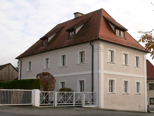 Ehemaliges Schulhaus in Mantel