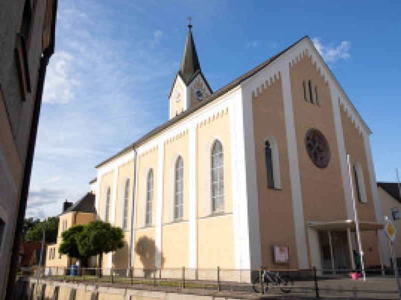 Kath. Pfarrkirche St. Peter und Paul in Mantel - Ansicht 2