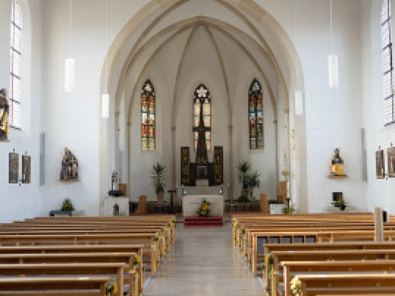 Kath. Pfarrkirche St. Peter und Paul in Mantel - Ansicht 1